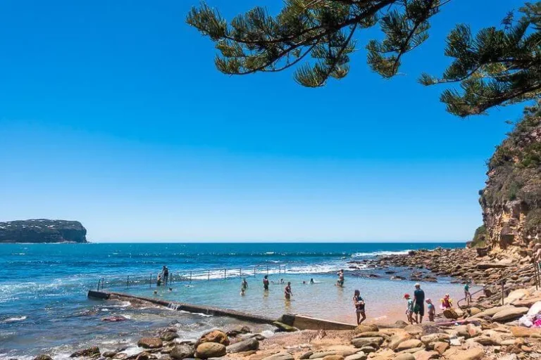macmasters beach rock pool swimming 768x512