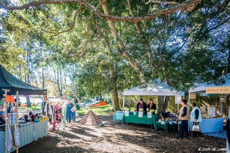 avoca beachside markets shaded stalls 768x512