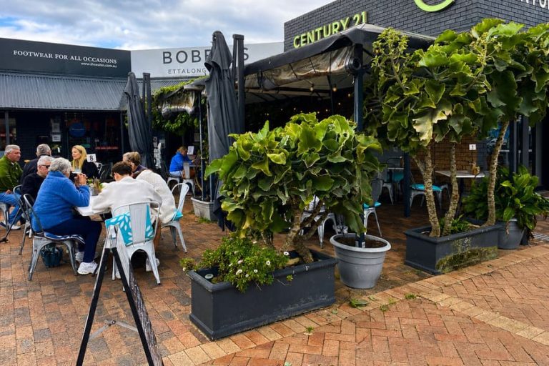 bobbys cafe ettalong beach 768x512