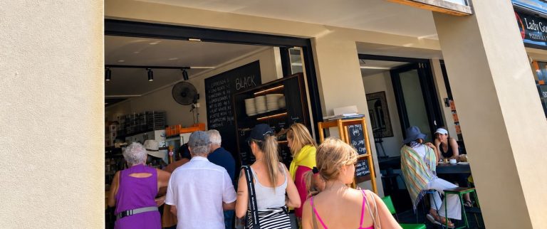 burnt honey copacabana cafe customers 768x322