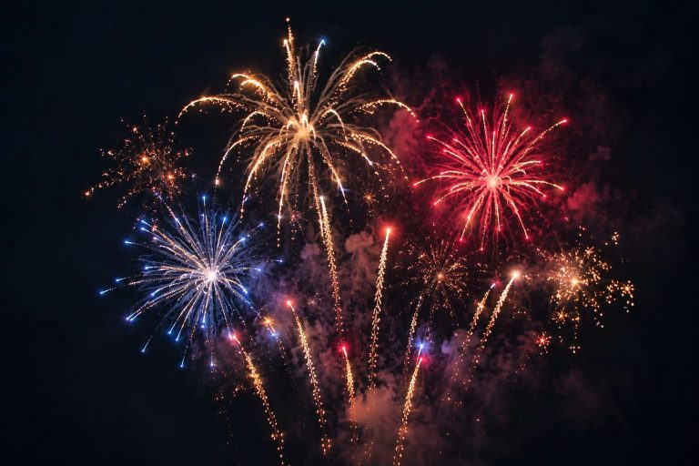 fireworks colourful plenty 768x512