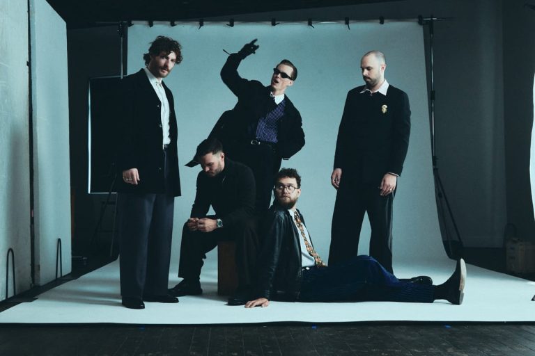 Mac the Knife 768x512